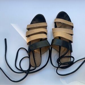FIEL black and tan size 7 strappy sandal